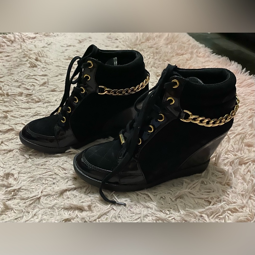 Guess Heeled Suede Shoes Size 7.5